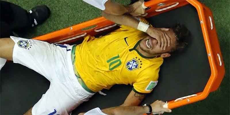 เนย์มาร์ หลั่งน้ำตาเจ็บเข่าขวา-"Neymar sheds tears over right knee injury"