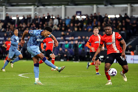 ลู ตัน ทาวน์ สด-''Luton Town live''