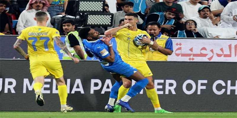 ซาอุเดือด-"Saudi is angry, Ronaldo throws an elbow."